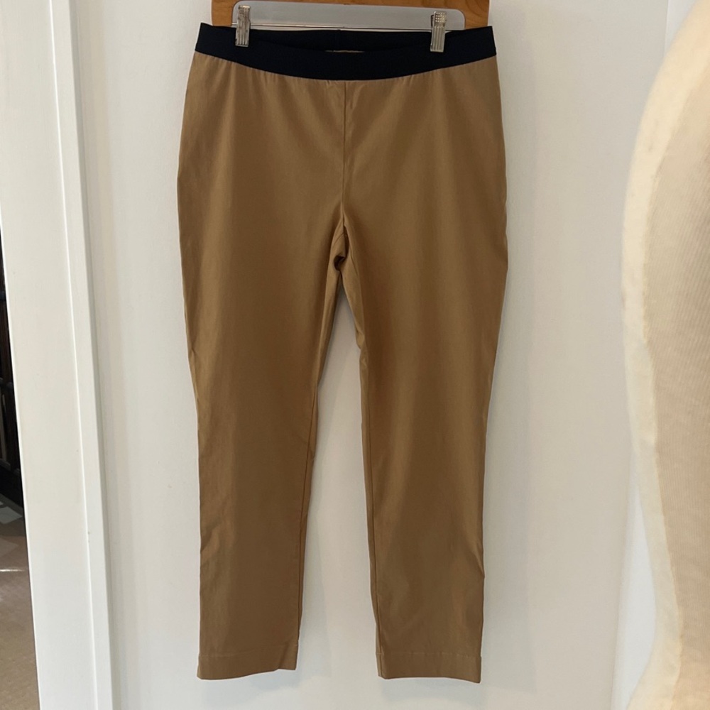 Liviana Conti Elegant Tan Women's Cropped Pants
Size 46 or M 
Stretchy 
New